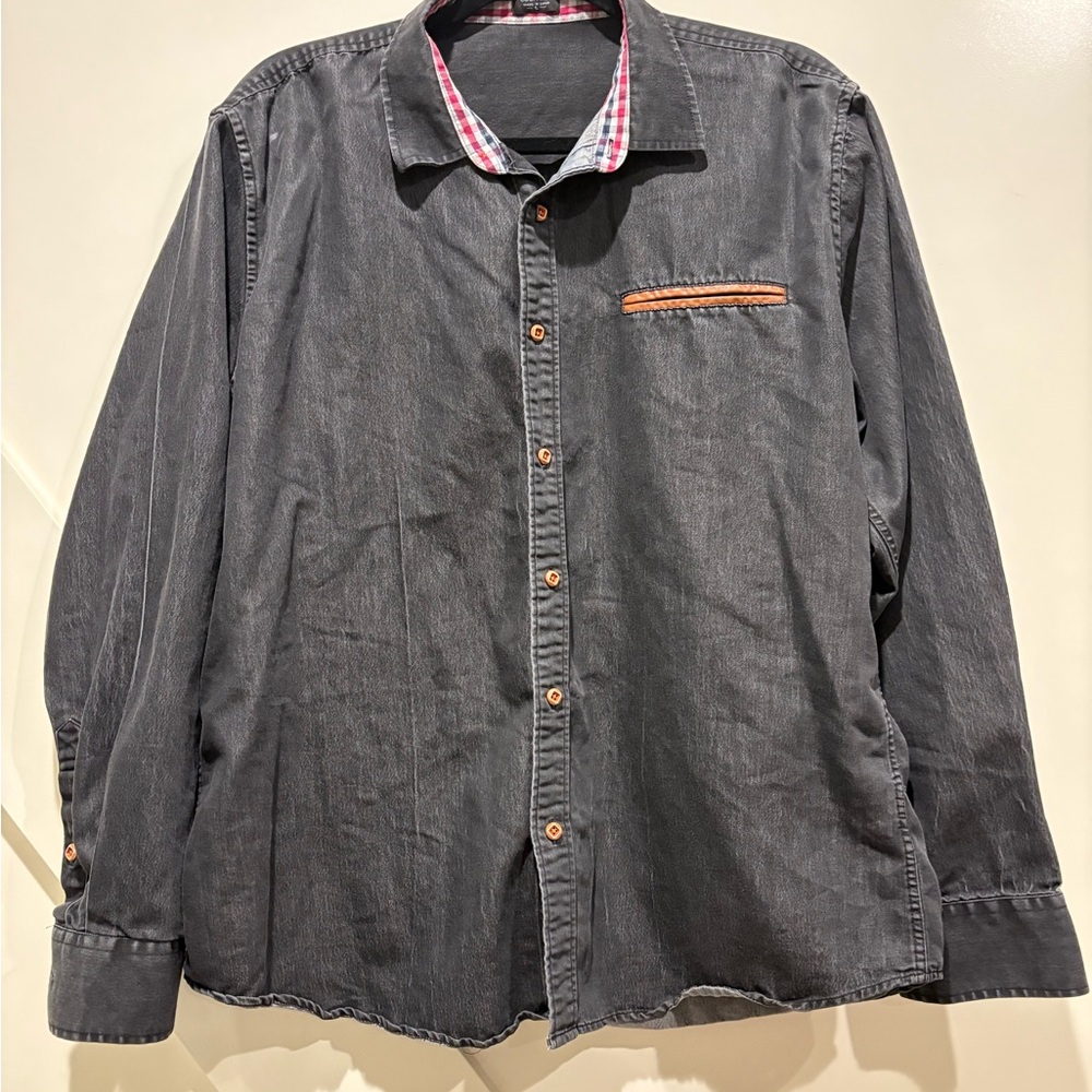 Gray Casual Button Down Shirt with Subtle Accents